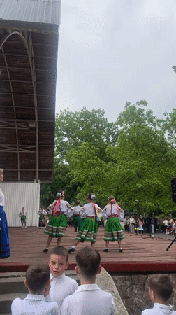 Traditional Ukrainian cultural performance draws crowds in Ternopil park