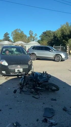 Car-motorcycle accident documented in Loma Verde, Argentina