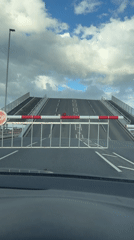 Drawbridge raises in Great Yarmouth, blocking traffic briefly