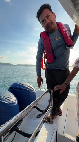 Tourists enjoy luxury boat tour around Nusa Penida waters
