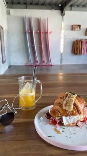 Morning cafe visit documented in Mengwi, Indonesia