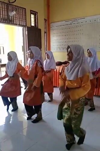 Young girls perform traditional dance in Indonesian classroom