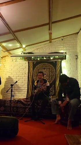 Acoustic duo performs intimate indoor concert in Haini, India