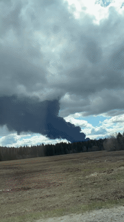 Large smoke column observed near Bashkultayevo, Russia indicates significant fire