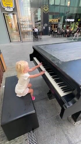 Toddler's afternoon in Tel Aviv: piano, splash pad, café.