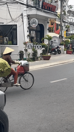 Morning life unfolds in Da Lat streets and shops