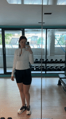 Pregnant woman exercises, takes selfies at Thai gym