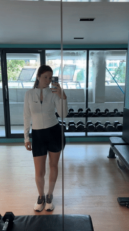 Pregnant woman exercises, takes selfies at Thai gym
