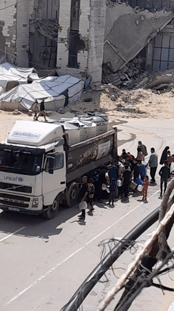 UNICEF delivers humanitarian aid to crowds in war-damaged Khan Yunis
