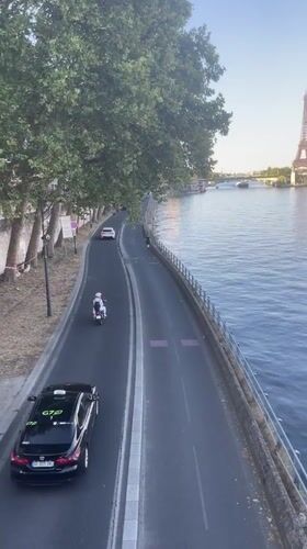 Summer evening on the Seine, Eiffel Tower in view