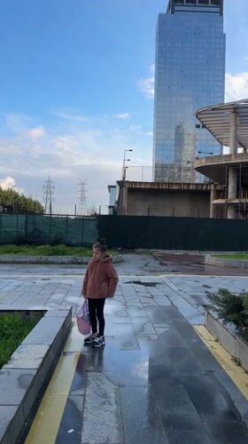 Woman documents daily life through selfies in Esenyurt home