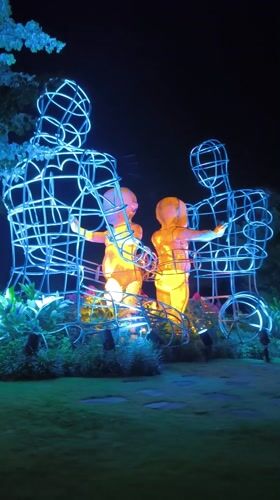 Blue wireframe family art installation spotted in Kediri
