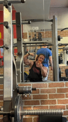 Gym-goer takes mirror selfies during workout session in Saint Petersburg