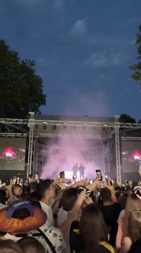 Outdoor concert draws big crowd in Pazardzhik at dusk