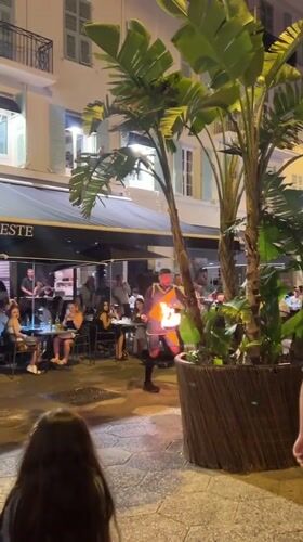 Fire performance on pedestrian street in Nice