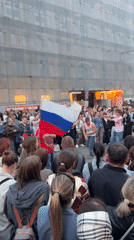 Evening street performances draw crowds across central Saint Petersburg