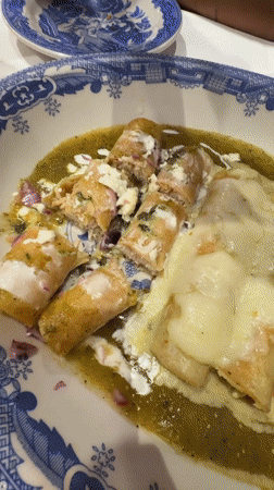 Couple shares messy meal at Puebla restaurant