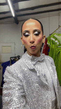 Stage-ready looks and selfies outside a Porlamar venue at night