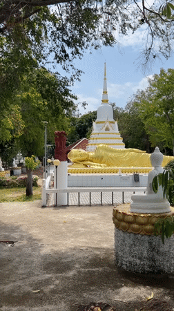 Morning temple visit documented in coastal Thailand