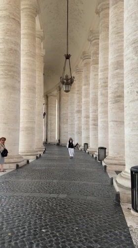 Tourist captures St. Peter's Square during morning visit