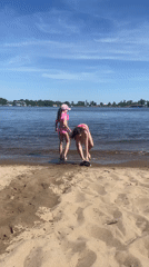 Girls enjoy beach day in Saratov under sunny skies