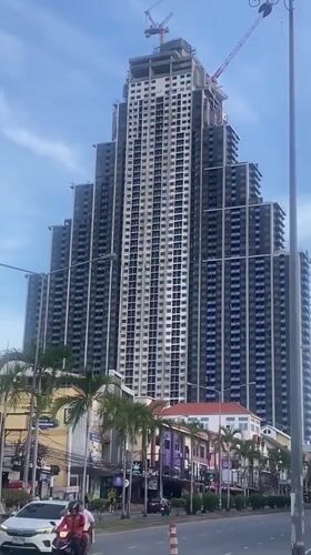 Everyday street life documented in Pattaya during construction boom