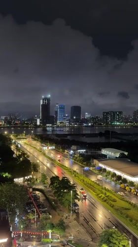 Evening shopping and urban scenes documented in Guangzhou's Haizhu District