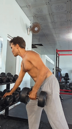Morning workout session at Mũi Né gym captures family fitness