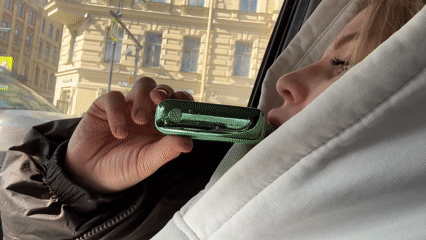 Car breakdown, jump-start attempt witnessed on Saint Petersburg street