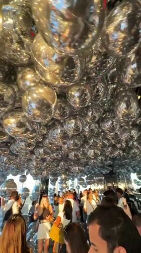 Visitors explore mirrored infinity room at NYC observation deck