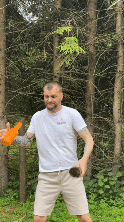 Tattooed juggler performs 42-minute forest show in Tallinn
