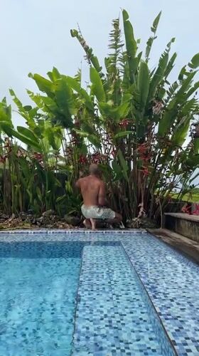 Man spotted working, relaxing at outdoor resort in General Luna