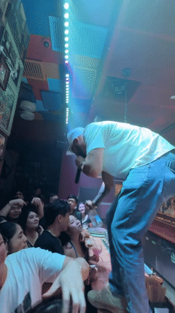 Futian nightlife: live performance, flair bartending, and a packed dancefloor