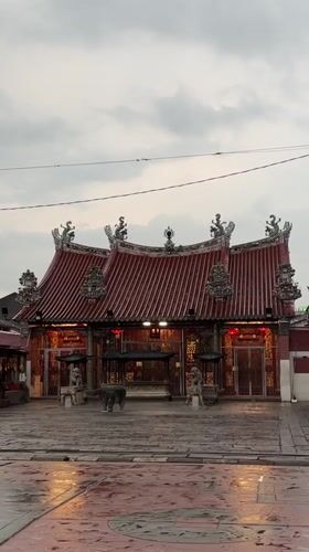 Chinese temple and rainy streets in George Town, Penang
