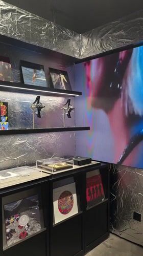 Modern retail space with crinkled surfaces documented in Tianhe District