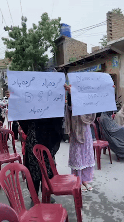 Protesters in Quetta demand dismissal of DSP Anwar