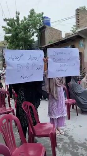 Protesters in Quetta demand dismissal of DSP Anwar