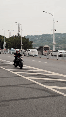 Morning life unfolds along Jiangjin riverfront and parks