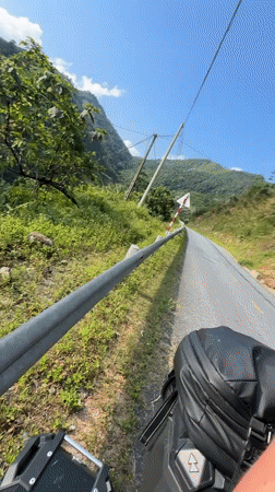 Motorcyclist captures scenic mountain views in Vietnamese countryside