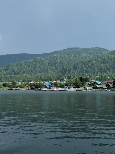 Lazy morning at Lake Teletskoye, Artybash — dock chaos included