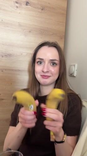 Woman plays with bananas in emotional display in Kragujevac