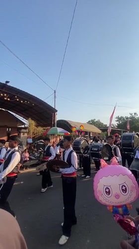 Cultural parade fills Margoyoso streets with bands, dancers, and floats