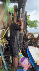 Man uses outdoor shower, plane departs Kuta Selatan