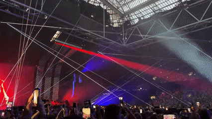 Concert draws large crowd in Amsterdam venue Friday evening