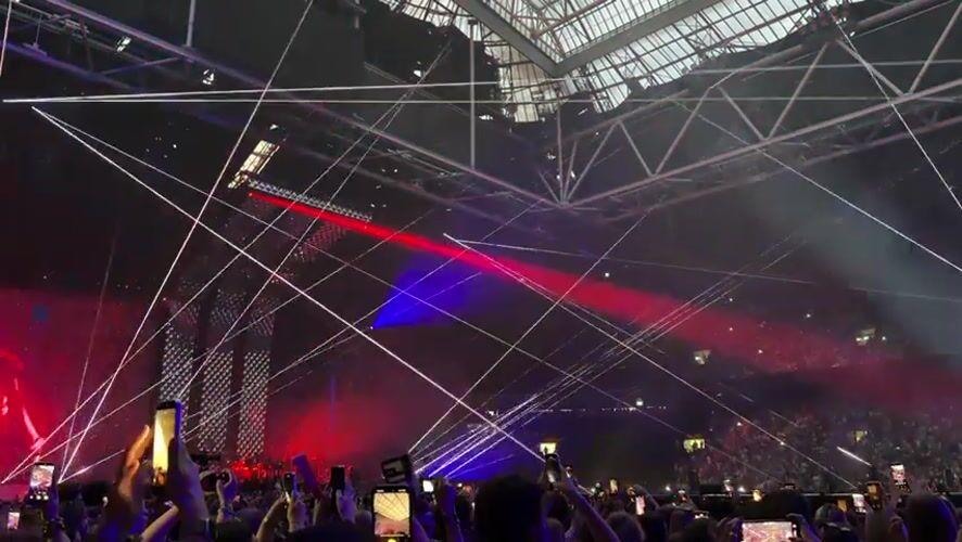 Concert draws large crowd in Amsterdam venue Friday evening