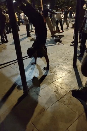 Person performs evening calisthenics workout at Mumbai public park