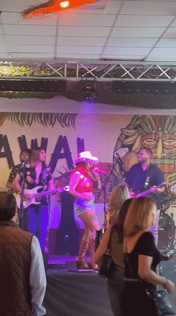 Live band performs in Fuengirola with dynamic stage lighting