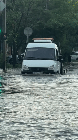 Flooding submerges vehicles on Krasnodar streets, residents wade through water