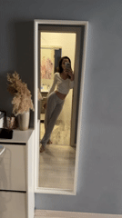 Woman documents selfies and meal preparation over 35-minute span