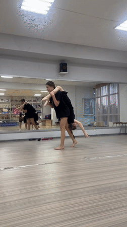 Dance students practice acrobatic routine in Votkinsk studio